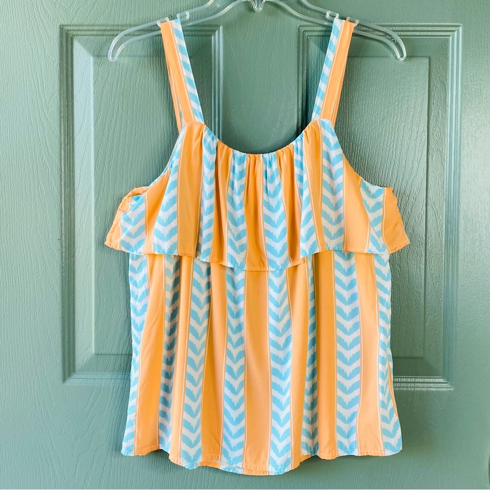 Crown & Ivy Tank Top M Coastal Beach Ruffle Cruise‎ Preppy Flowy Chevron Stripe